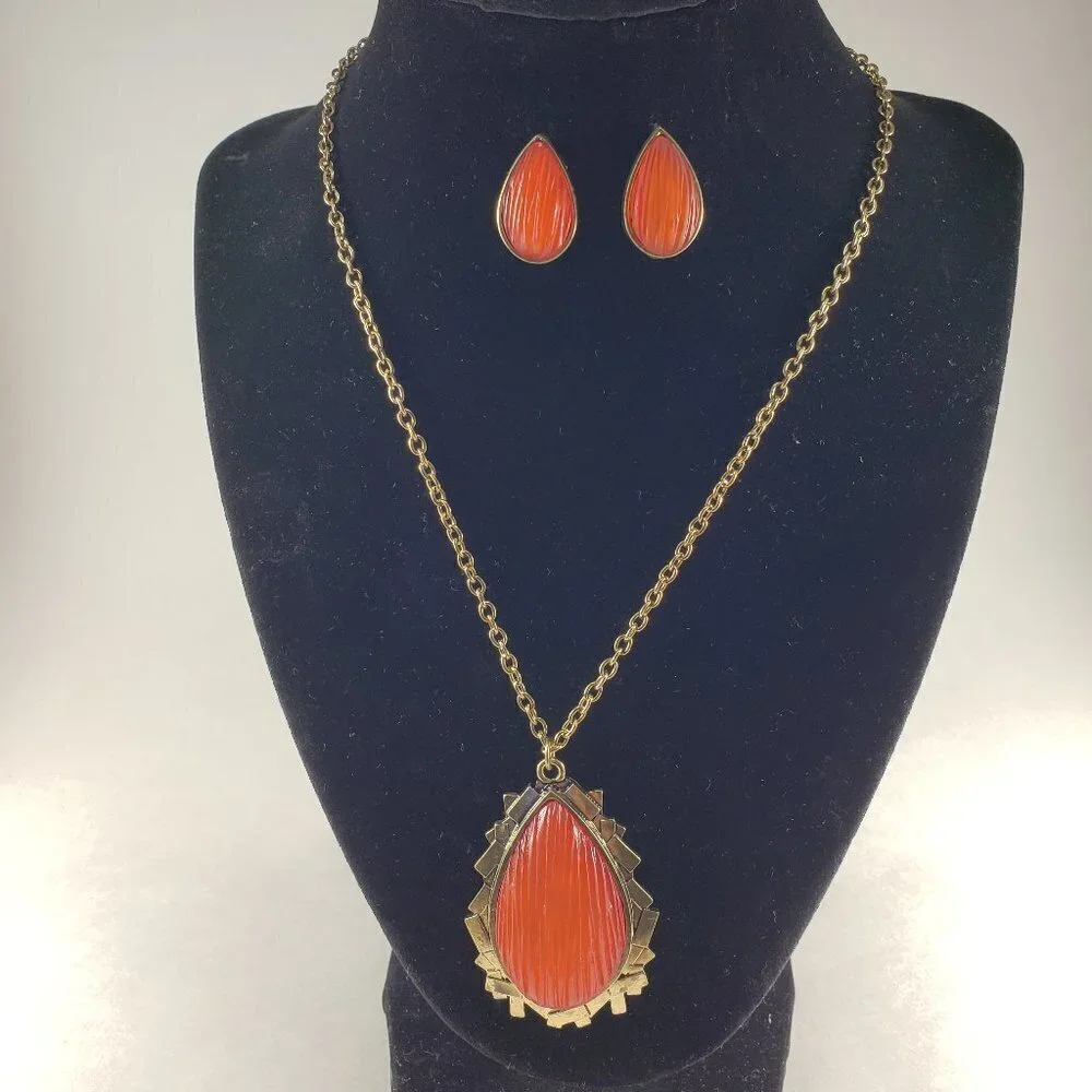 Red Teardrop Necklace & Earrings Set – Gold Statement Pendant Jewelry for Women